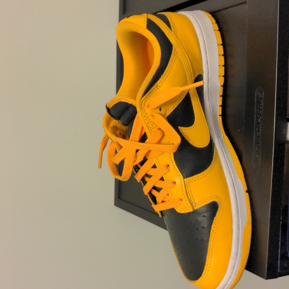 Nike dunk low "Goldenrod" size 11